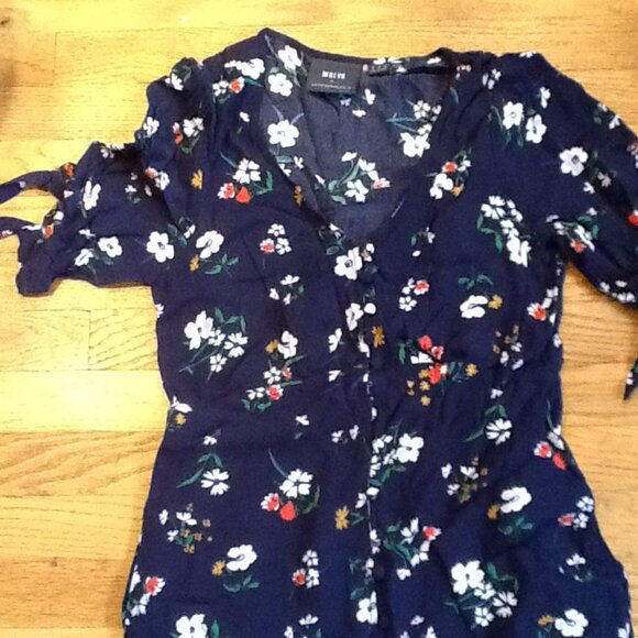 Maeve Floral Maxi Dress with Navy Blue Background - Picture 4 of 5